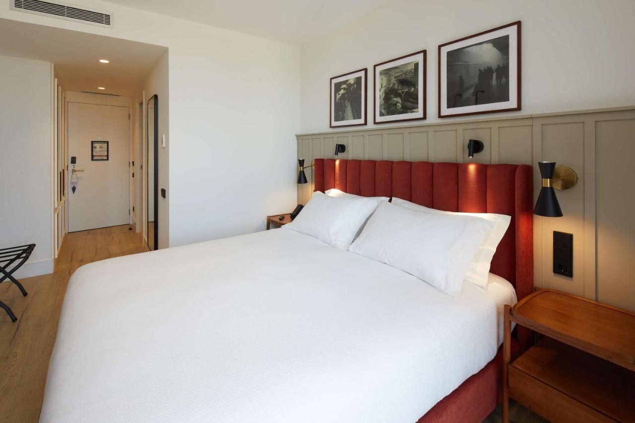 Via Sants Barcelona, Tapestry Collection By Hilton Barcellona